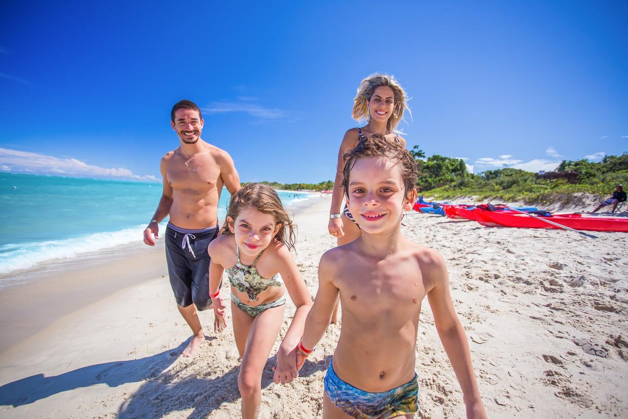 La Torre Resort All Inclusive Porto Seguro Ngoại thất bức ảnh Family on a beach